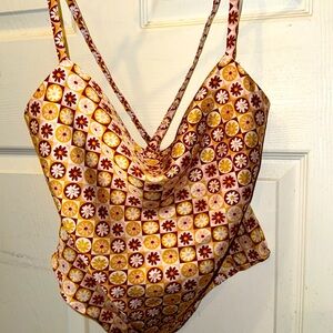 Cowl neck flower power top 🌼